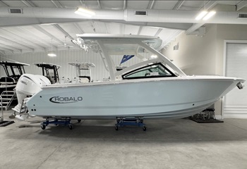 2025 Robalo R257 Ice Blue  Boat